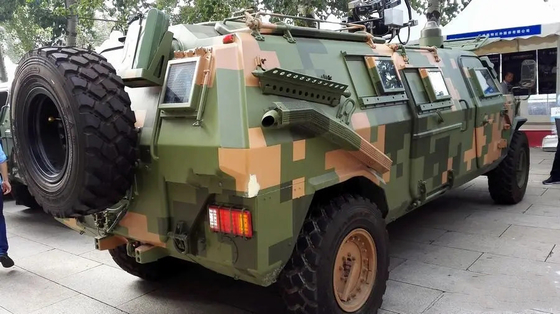 DONGFENG CSK141 オフロード軍用防弾突撃車両 10 席 200hp 4x4