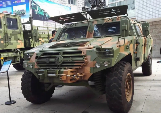 DONGFENG CSK141 オフロード軍用防弾突撃車両 10 席 200hp 4x4