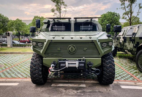 中国は道の軍用車両 6x6 300hp の戦場装置を離れた防弾カスタムを守ります