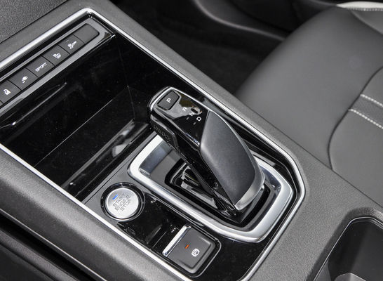 5 SeaterのセダンのABS ESCを運転する純粋な電気自動車400KMの範囲163PSの前部