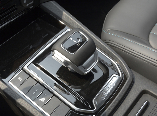 DONGFENG純粋なEVの電気自動車5のSeater車NEDC 415KMのマイレッジの単一モーター