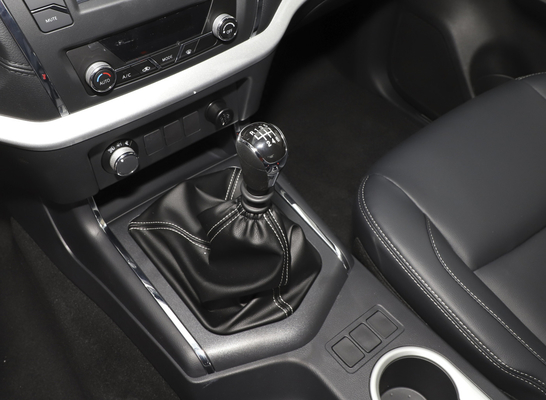 ディーゼル燃料4のドアSUVの小型トラックのホイールベース3150mm 4WD 163HPの手動変速機