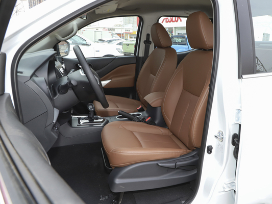 8台のギヤ4WD 4車輪ドライブ小型トラックDONGFENG 120kw 163hp