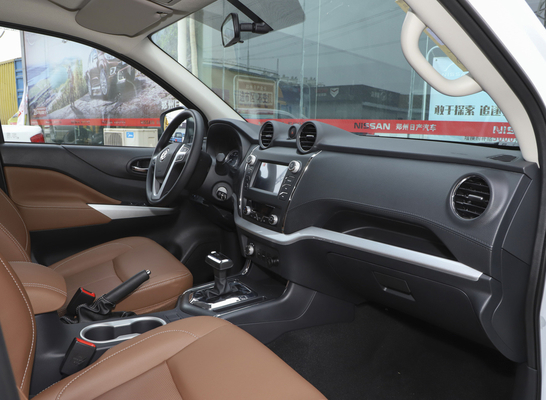 8台のギヤ4WD 4車輪ドライブ小型トラックDONGFENG 120kw 163hp