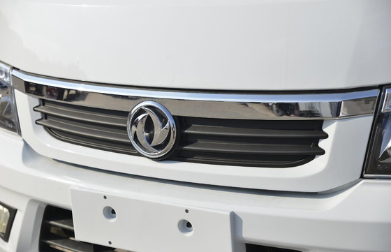 ユーロ6の放出Dongfengライト貨物トラック1650mmのタクシーGVW 3.5T - 4.5T