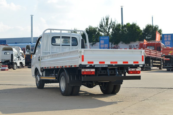 ユーロ6の放出Dongfengライト貨物トラック1650mmのタクシーGVW 3.5T - 4.5T