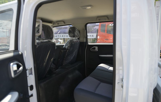 4.5Tライト貨物トラック4x2のディーゼル機関の小さい貨物自動車のトラックの二重列5の座席