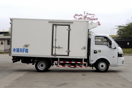 軽い冷やされていた配達用トラックのヴァンDONGFENG 4x2ドライブEuro6放出