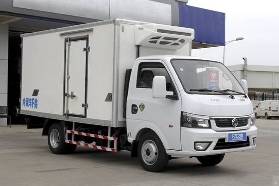軽い冷やされていた配達用トラックのヴァンDONGFENG 4x2ドライブEuro6放出