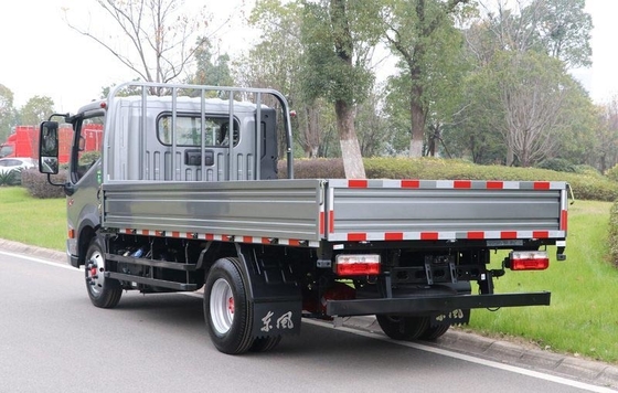 貨物専用コンテナのCumminsの軽いディーゼル トラックの豪華版4x2 DONGFENG