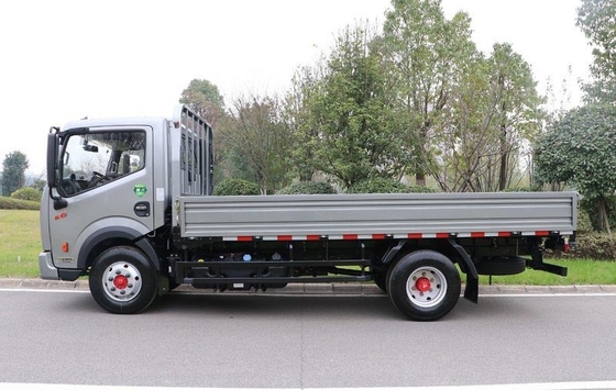 貨物専用コンテナのCumminsの軽いディーゼル トラックの豪華版4x2 DONGFENG