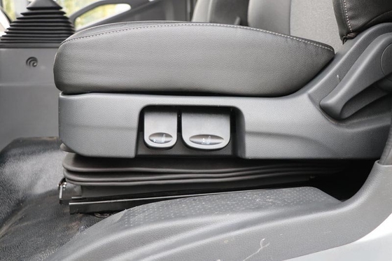 貨物専用コンテナのCumminsの軽いディーゼル トラックの豪華版4x2 DONGFENG