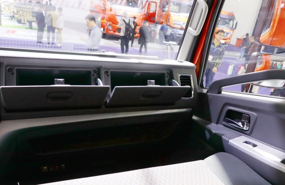 軽い貨物トラックGVW 18Tのホイールベース5200mmのエア ブレーキのCummins エンジンの貨物トラック
