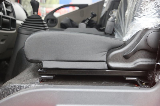 カスタマイズ可能で軽い貨物トラックGVW 7.5-18Tonのユーロ2 |ユーロ6 Emission LorryヴァンTrucks