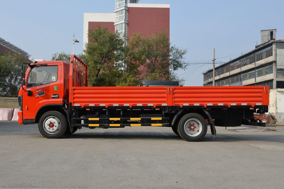 DongFeng DFAC 4x2のコラムの版の貨物中型のトラック190HP YUCHAIエンジンの大きいトンの後車軸