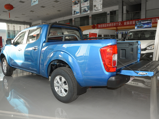 中国DONGFENG 4WDの積み込み1.7mの貨物タンク ライト貨物トラックの二重タクシー5の座席