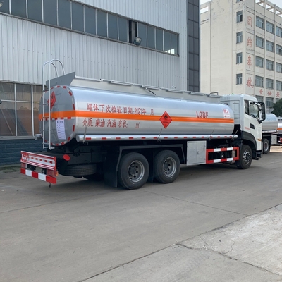 DONGFENG 6x4の頑丈なトラックの輸送のタンカー300 HP 23.3 CBM