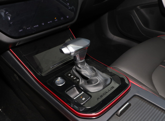 Dongfeng SUV車パノラマ式のサンルーフが付いている5つの座席150HP